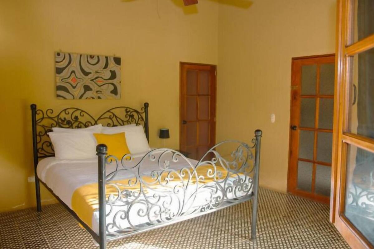 Classic-Doppel- oder -Zweibettzimmer, Blick auf den Innenhof | Kostenloses WLAN