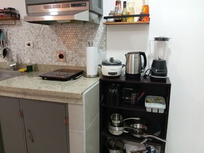 Fridge, microwave, stovetop, coffee/tea maker - cr.arenal apartments#3 beautiful place with parking   (La Fortuna)