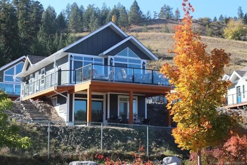 La Casa Cottage Beach Vibe, Entire Home Lake Views