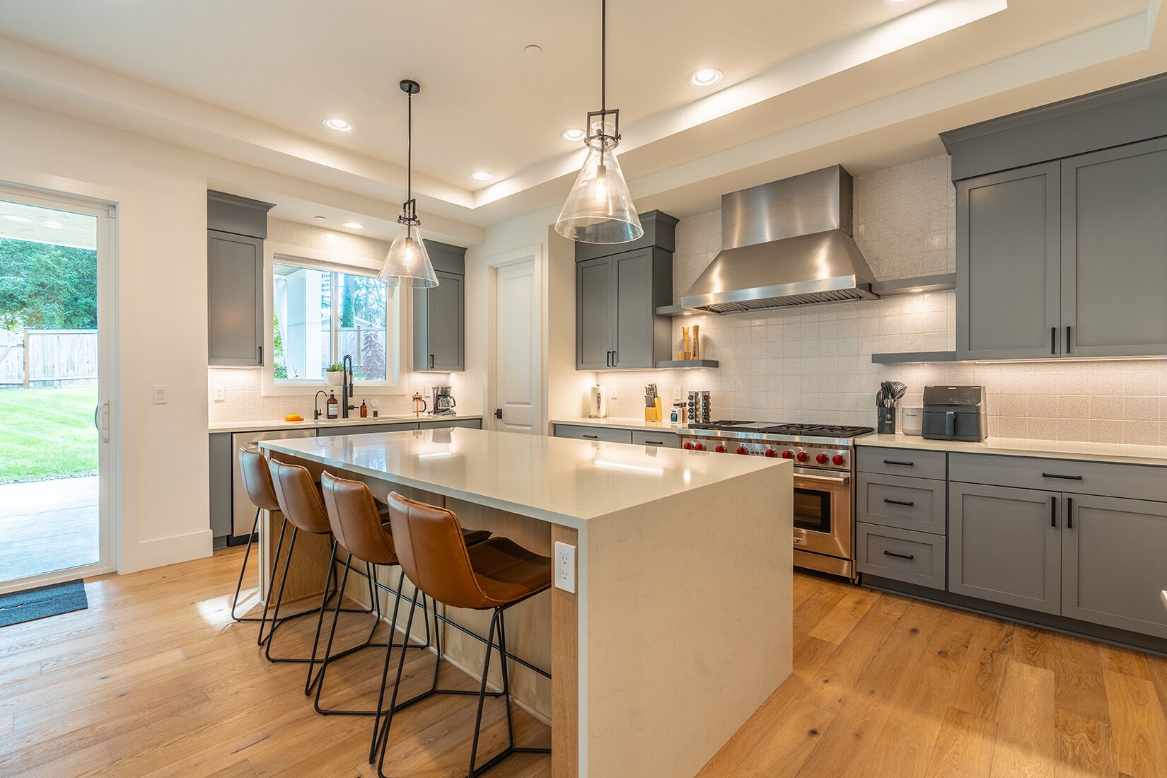 ثلاجة، ميكروويف، فرن، موقد طهي مسطح