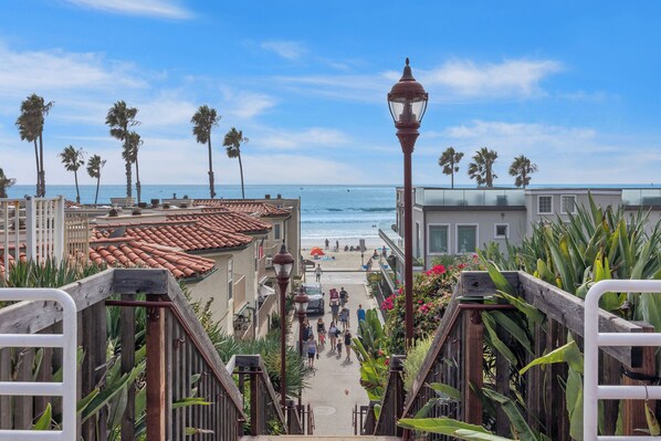 Property grounds - Luxury Ocean View Townhouse Steps to Sandy Beach (Oceanside)