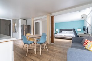 4 Schlafzimmer, Schreibtisch, Bügeleisen/Bügelbrett, Reisekinderbett