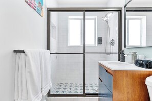 Hair dryer, towels - Minutes to everything, free parking, fast wifi (Miami)