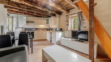 Een koelkast, een oven, een koffiezetapparaat/waterkoker