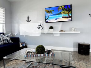 Living area - Peaceful Beach Oasis Golf Course View Parking (Hollywood)