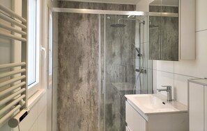 Shower - 2 bedroom nice home in Hellendoorn (Hellendoorn)