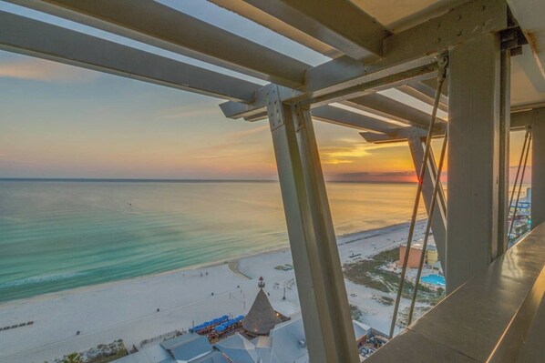 On the beach - Origin 913 | 5-Star Value Near Beach & Pier Park! (Panama City Beach)