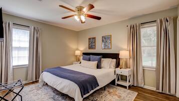 4 bedrooms, iron/ironing board, WiFi, bed sheets