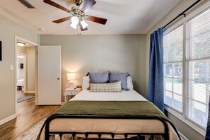 4 bedrooms, iron/ironing board, WiFi, bed sheets