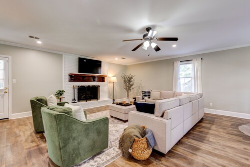 Sprawling Updated Ranch with Fireplace on Wimbledon