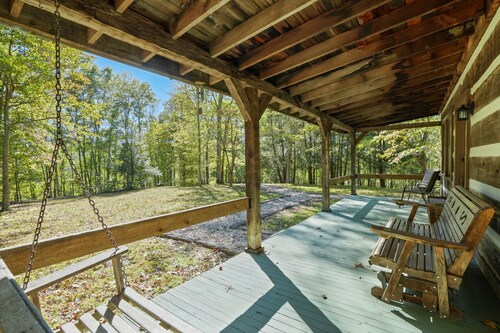 Hidden Cave Cabin | Hocking Hills, Cave & Pond