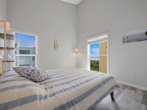 3 bedrooms, travel cot, WiFi, bed sheets - Beachfront Paradise (St. Augustine)