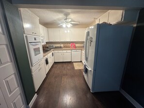 雪櫃、微波爐、爐具、廚房用具/餐具/器皿