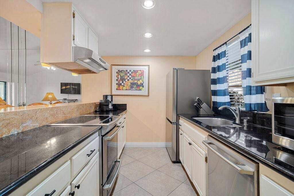 ثلاجة، ميكروويف، فرن، موقد طهي مسطح