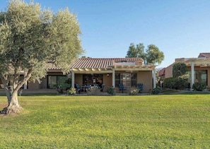 Exterior - Sun-sational Escape: 2BD/2BA Condo in Palm Desert (Palm Desert)
