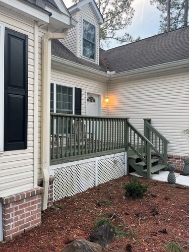 Emergency crews this is for you. 2 bedrooms with shared bathroom. 