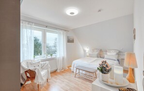2 bedrooms, travel cot, free WiFi - Awesome apartment in Höhndorf with WiFi (Höhndorf)