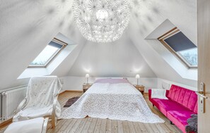 2 bedrooms, travel cot, free WiFi
