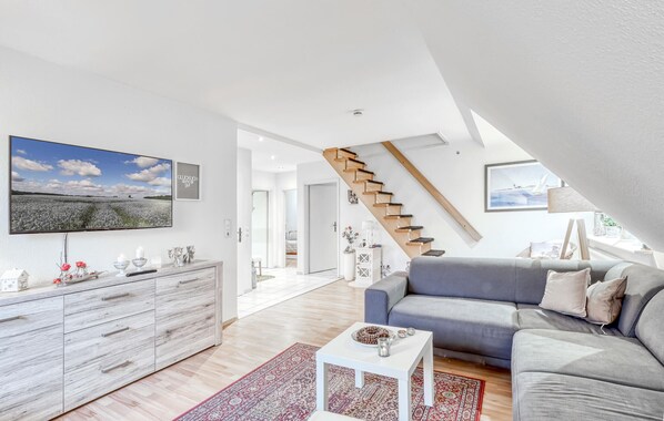 TV - Awesome apartment in Höhndorf with WiFi (Höhndorf)