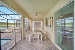 Outdoor dining - Storey Lake Home W/ Game Room,Pool and near Disney (Kissimmee)
