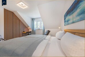 2 bedrooms, desk, iron/ironing board, WiFi