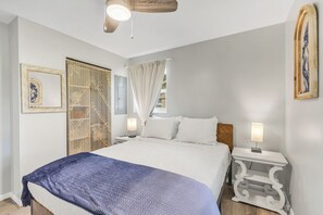 3 Schlafzimmer, Schreibtisch, Bügeleisen/Bügelbrett, Reisekinderbett