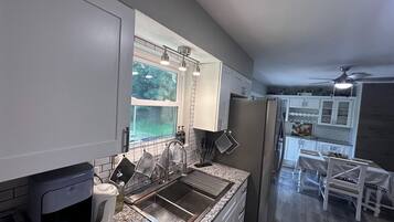 KylskÄp, mikrovÄgsugn, ugn och spishÀll