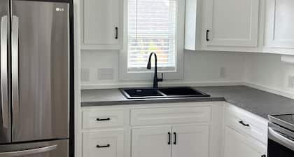 Cozy cabin with WiFi and AC in brilliant Brazoria