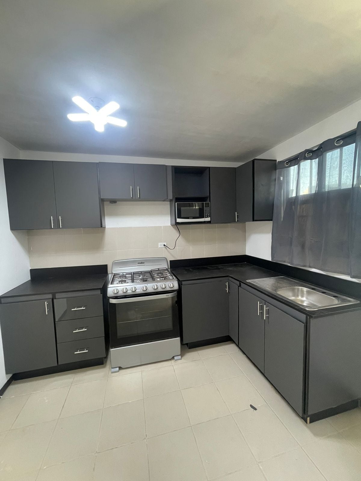 Full-sized fridge, microwave, oven, cookware/dishes/utensils