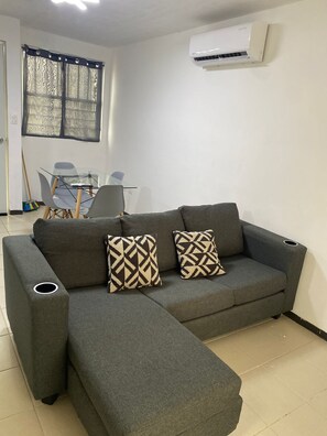 Traditional House | Living area - Casa dos pisos  (Pesquería)