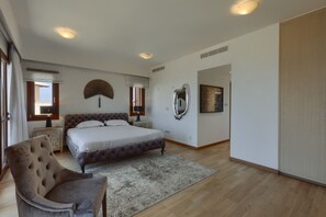 5 室のベッドルーム、アイロン / アイロン台、インターネット、ベッドシーツ