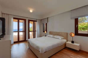 5 habitaciones, tabla de planchar con plancha, internet y ropa de cama 