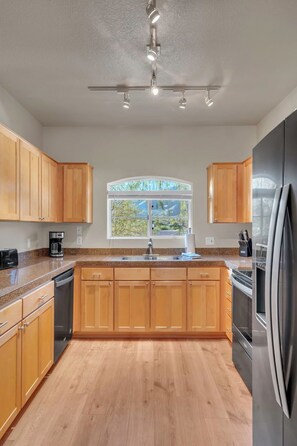 Cookware/dishes/utensils - Gated Condo Long Stay in the Heart of Ventana Canyon! (Tucson)