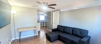 Cozy Guest House Close To Air Base