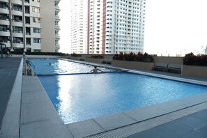 Outdoor pool - Golden Seagulls Hotel (Parañaque)