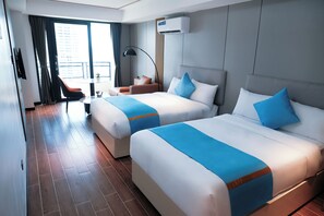 Chambre Deluxe, balcon, vue océan | Couette en duvet d'oie, surmatelas, décoration personnalisée