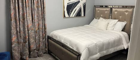 2 bedrooms, iron/ironing board, WiFi, bed sheets