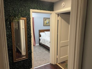 2 bedrooms, iron/ironing board, WiFi, bed sheets - Charming Little Gem In the heart of Atlanta.  (Atlanta)