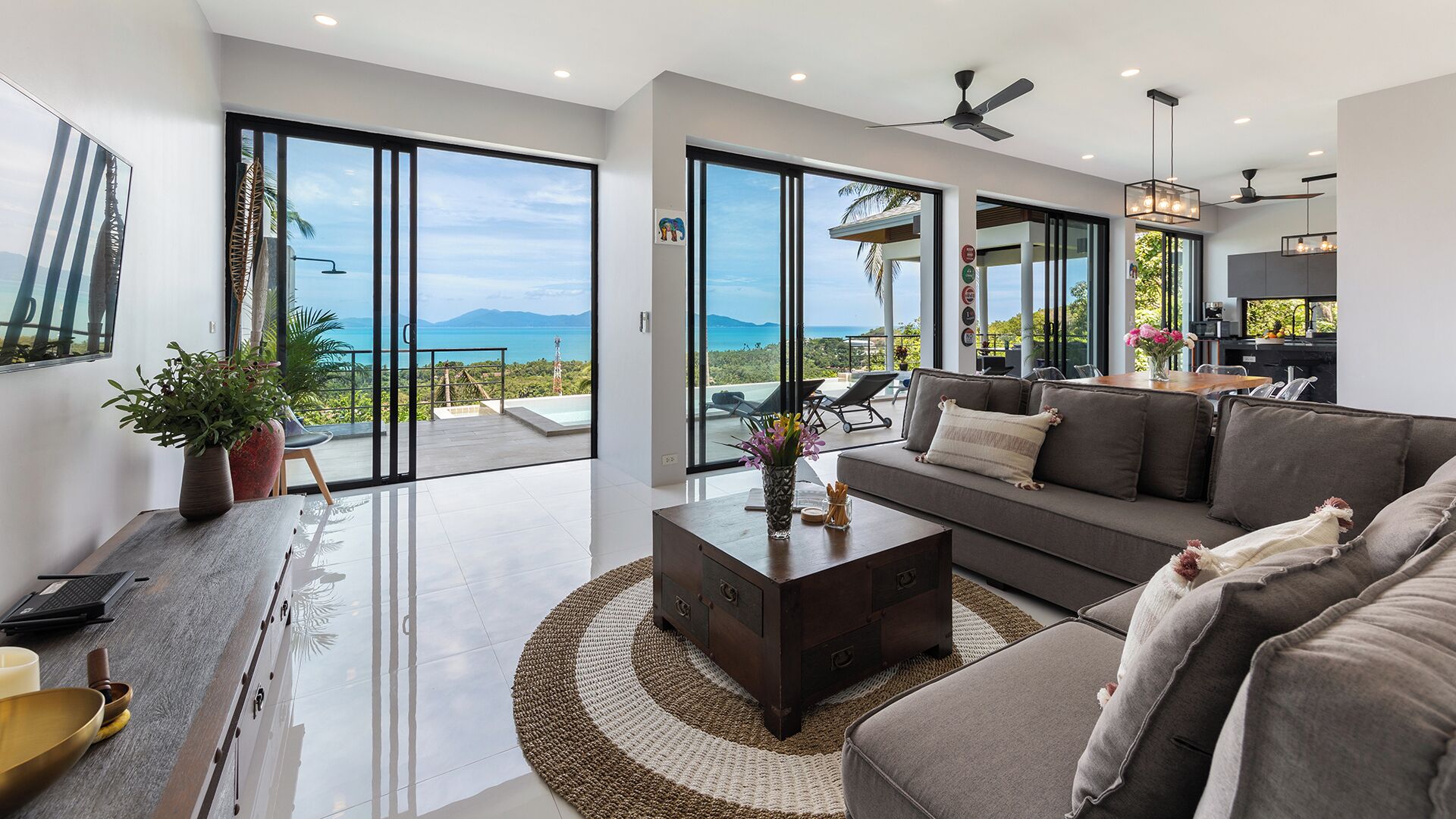 Smart TV, table tennis