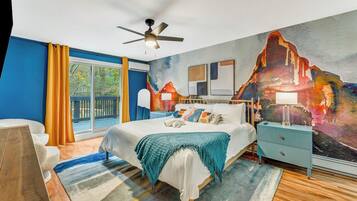 5 bedrooms, desk, iron/ironing board, travel crib