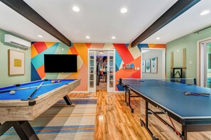 Games room - Poconos Play House! Hot Tub, Fire Pit, Jungle Gym, Game Rooms (Tobyhanna)