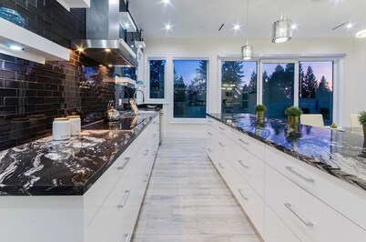 New Luxury Large Modern Home with Pool & Views