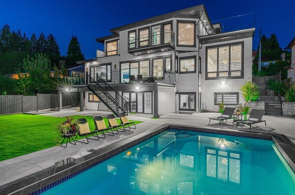 Outdoor pool, a heated pool