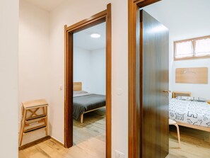 2 Schlafzimmer, Reisekinderbett, kostenloses WLAN