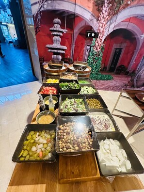 Breakfast buffet - Hyatt Regency Creek Residence Studio  (Dubai)