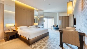 Exclusive Studio, 1 King Bed, City View | Down duvets, free minibar items, in-room safe, laptop workspace