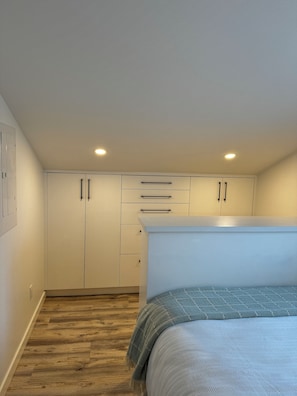 1 habitación, escritorio, tabla de planchar con plancha y wifi gratis