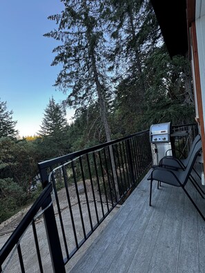 Property grounds - Unwind in the chic Highlands retreat surrounded by nature and amazing hiking (Victoria)