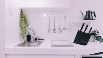 Apartment, 1 Bedroom, Non Smoking | Private kitchenette | Mini-fridge, microwave, stovetop, electric kettle