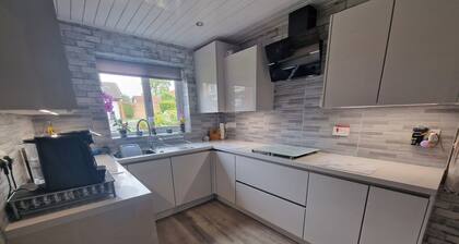 3 Bedroom - 1 Bathroom - Garden - Pet Friendly